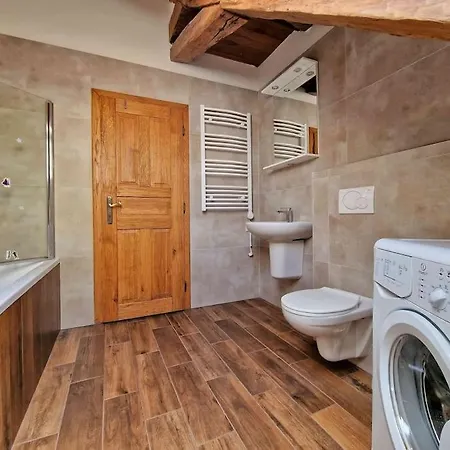 Cozy Private Flat In Center * 俄斯特拉发